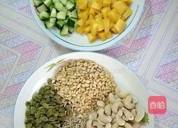 什锦坚果炒的做法图解1