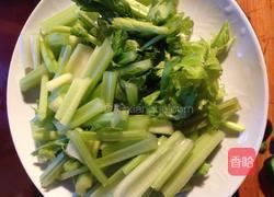 芹菜粉的做法图解1