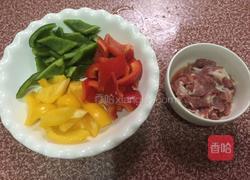 彩椒肉片的做法图解1