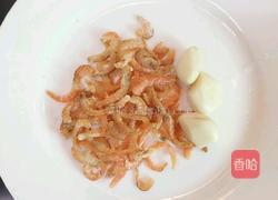 虾仁蒜苔杂炒的做法图解1