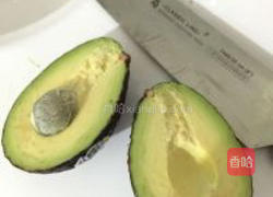 牛油果牛奶的做法图解1