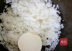 酸甜瘦身菠萝炒饭的做法图解1