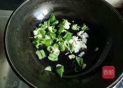 青椒炒虾仁的做法图解3