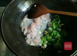 青椒炒虾仁的做法图解4