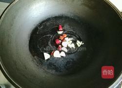 五花肉红烧咸鱼的做法图解4