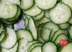 莴笋拌黄瓜的做法图解2