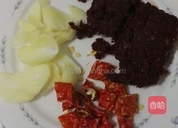 酱焖炸猪皮的做法图解2