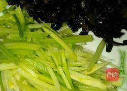 芹菜香干炒木耳的做法图解2