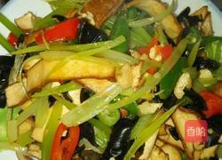 芹菜香干炒木耳的做法图解7