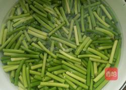 蒜台肉片的做法图解2