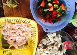 虾仁鱼丸咖喱饭的做法图解1