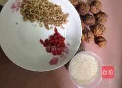 核桃枸杞粥的做法图解2