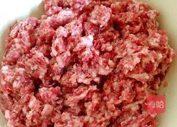 猪肉山芹菜饺子的做法图解1