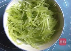 凉拌莴笋的做法图解1