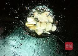 百合芹菜腰果炒虾仁的做法图解5