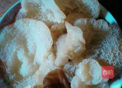 银耳子炒肉的做法图解1