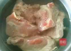 海带土豆炖排骨的做法图解1