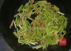 蒜苔炒肉鸡蛋的做法图解3