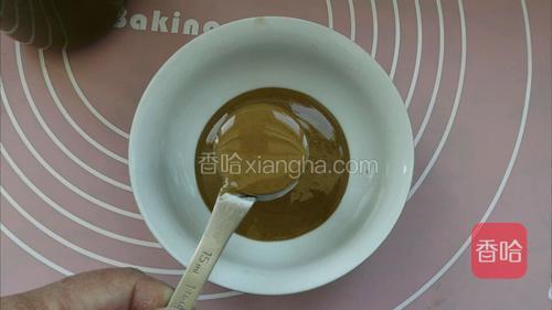 准备三茶勺芝麻酱