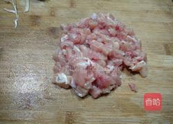 春色之豌豆鸡丁的做法图解1