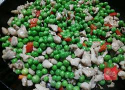 春色之豌豆鸡丁的做法图解6