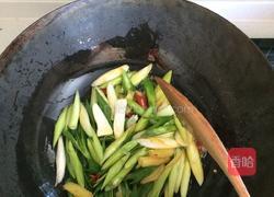 〖 蒜苗炒肉 〗的做法图解3