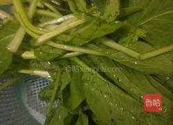 红烧肉浇汁小花菜的做法图解1