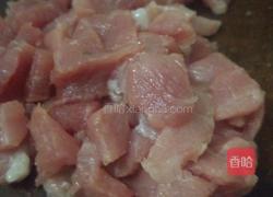 红烧肉浇汁小花菜的做法图解2