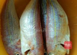 煎金线鱼的做法图解1