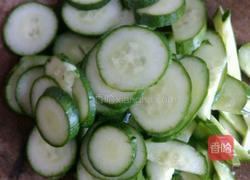 菠菜拌黄瓜花生仁的做法图解3