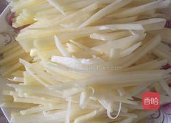 家常素炒土豆丝的做法图解1