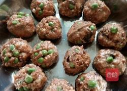 香菇豌豆肉丸子的做法图解2