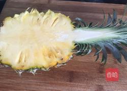 五彩菠萝饭的做法图解1