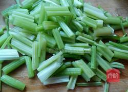 芹菜木耳炒肉的做法图解1
