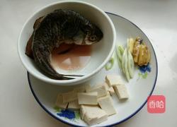 鲫鱼豆腐汤的做法图解1