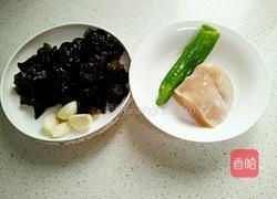 木耳炒鸡丝的做法图解1