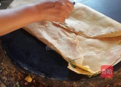 煎饼韭菜盒子的做法图解8