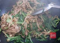 韭菜豆腐皮炒肉丝的做法图解5