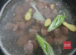 原汁牛肉炖萝卜的做法图解6