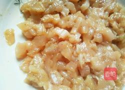 豌豆炒鸡肉的做法图解4