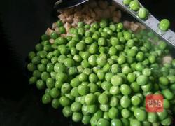 豌豆炒鸡肉的做法图解7