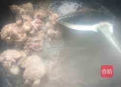 猪骨头炖萝卜丝的做法图解1