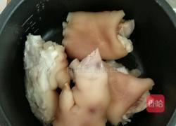 电饭锅卤猪手的做法图解2