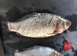 烤鲫鱼的做法图解1