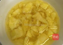 鸡丁什锦菠萝饭的做法图解3