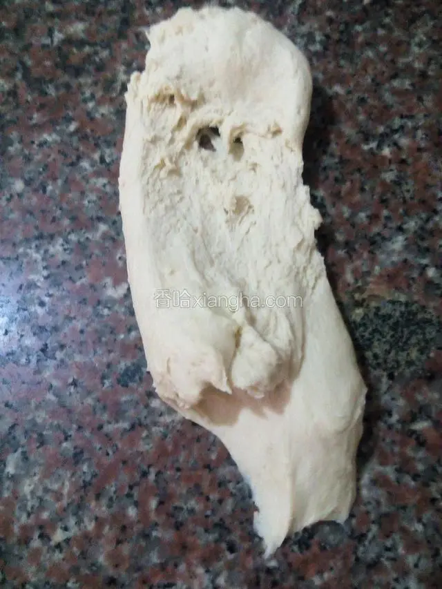 用揉，搓，推，摔来使面团起筋