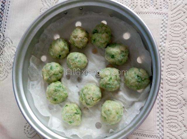 这样摆上蒸锅里，