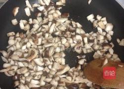 香菇肉丁酱拌米粉的做法图解4