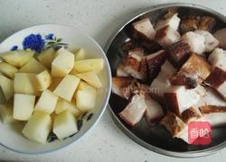 土豆红烧肉的做法图解1