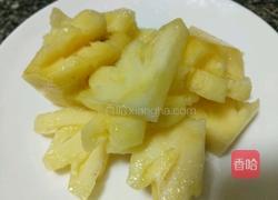 菠萝奶昔的做法图解2